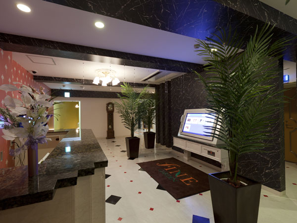 Lobby & Front Desk